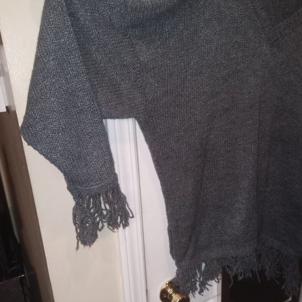 3X Knit Avenue Sweater Gray Blue With Fringes